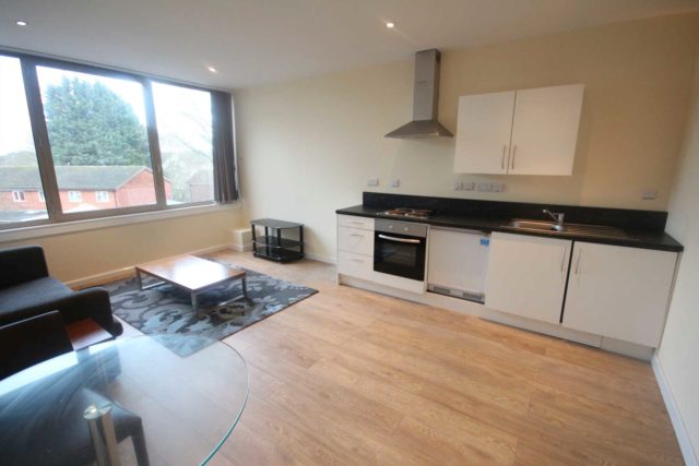  Image of 1 bedroom Flat to rent in London Road Bracknell RG12 at London Road  Bracknell, RG12 2XH